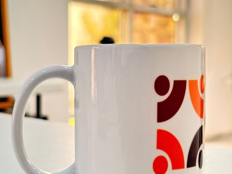 Mug blanco con diseño a color
