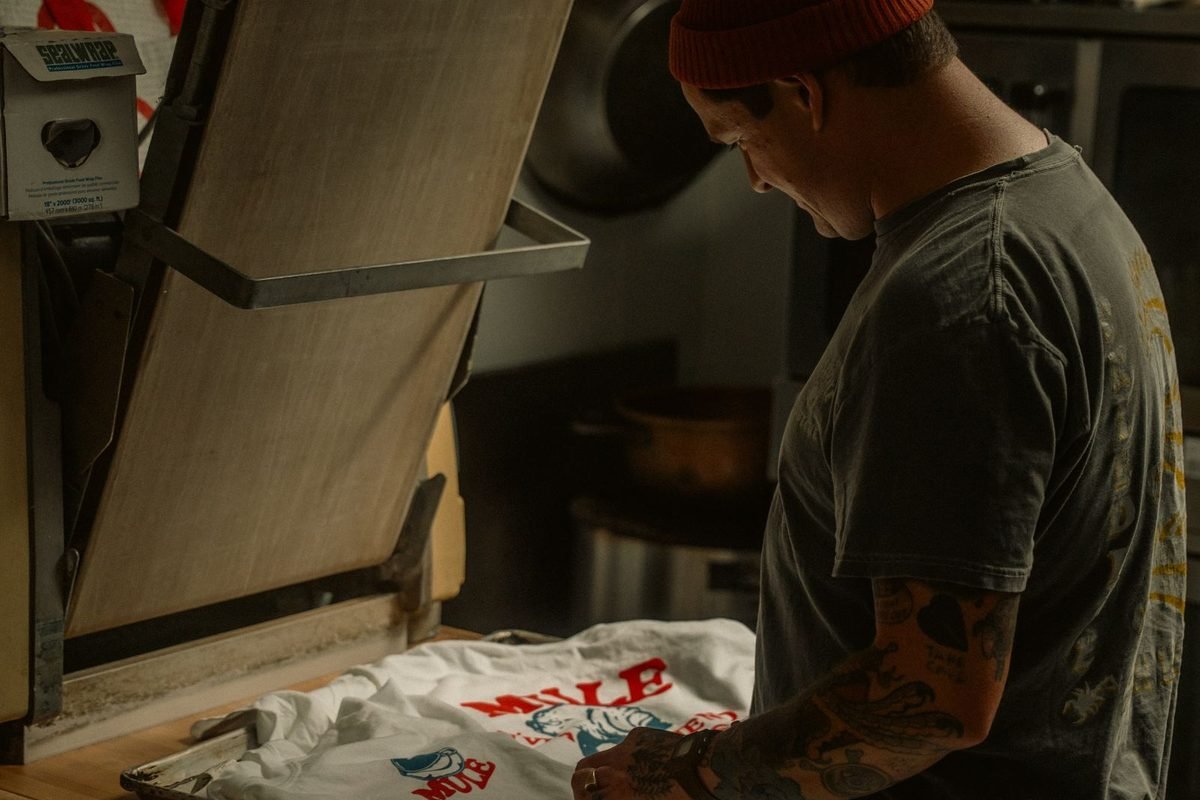 Estampado de una camiseta con plancha térmica